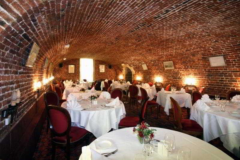 Chateau De La Motte Fenelon Камбре Екстериор снимка