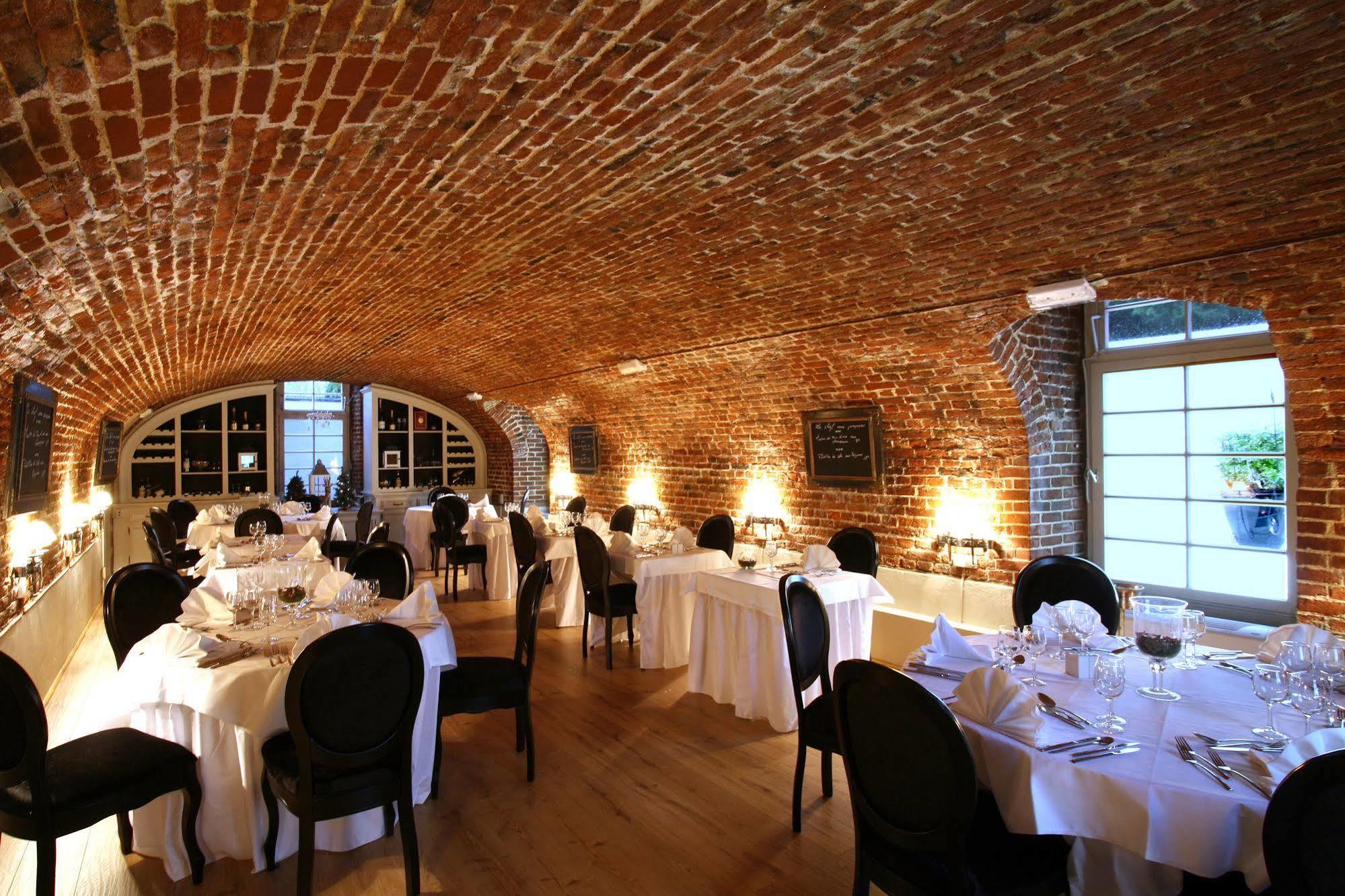 Chateau De La Motte Fenelon Камбре Екстериор снимка